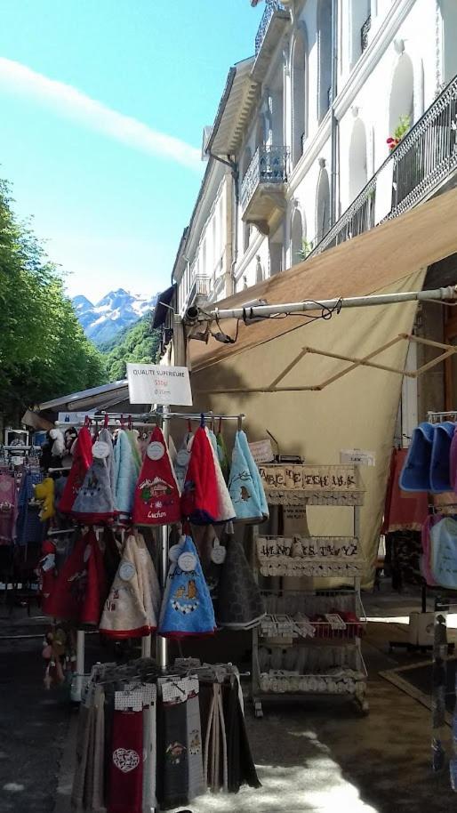 Le 102, T3 vue montagne, piscine, sauna, parking Bagnères-de-Luchon Esterno foto