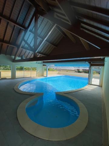Le 102, T3 vue montagne, piscine, sauna, parking Bagnères-de-Luchon Esterno foto