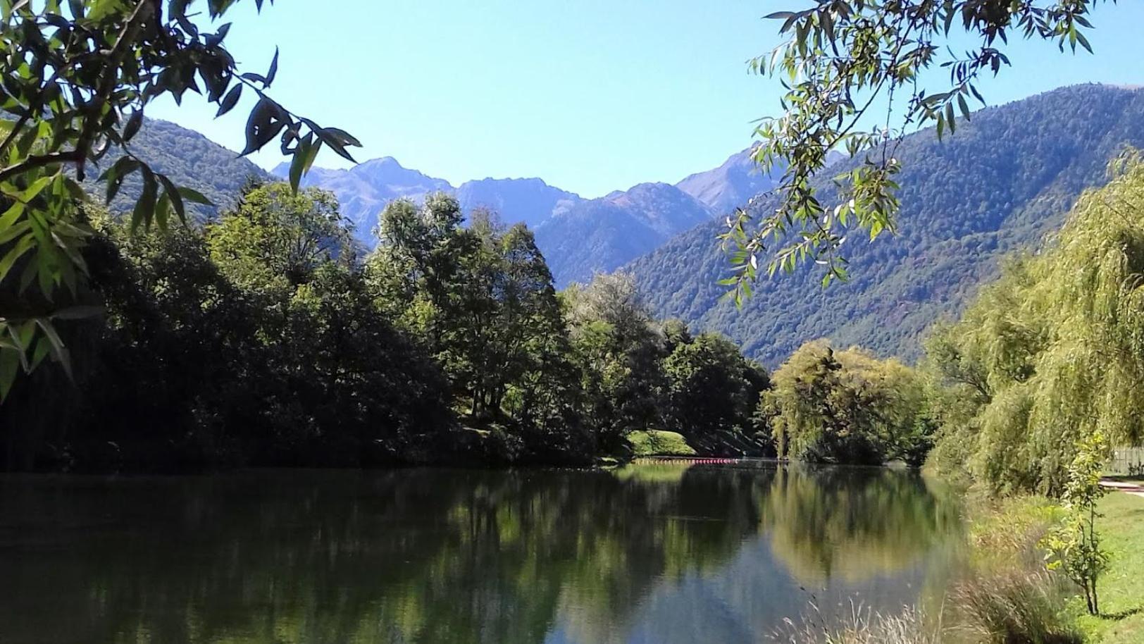 Le 102, T3 vue montagne, piscine, sauna, parking Bagnères-de-Luchon Esterno foto
